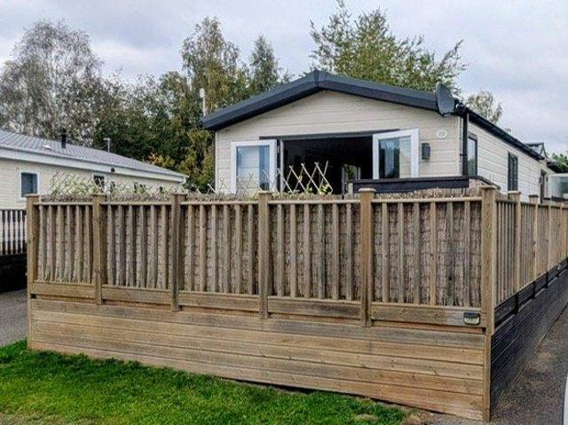 2 bedroom lodge for sale