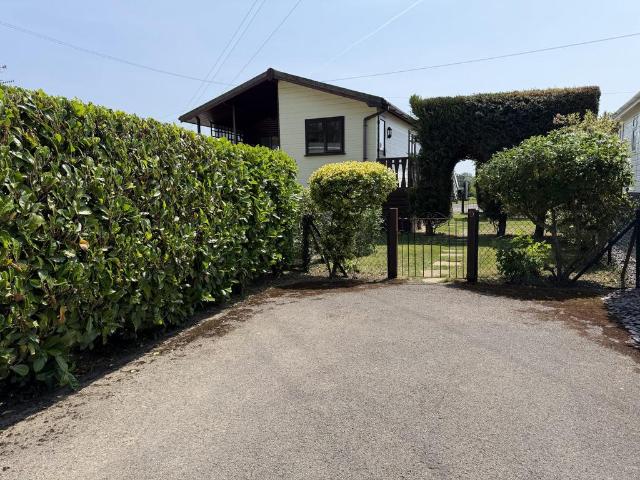 2 bedroom lodge for sale