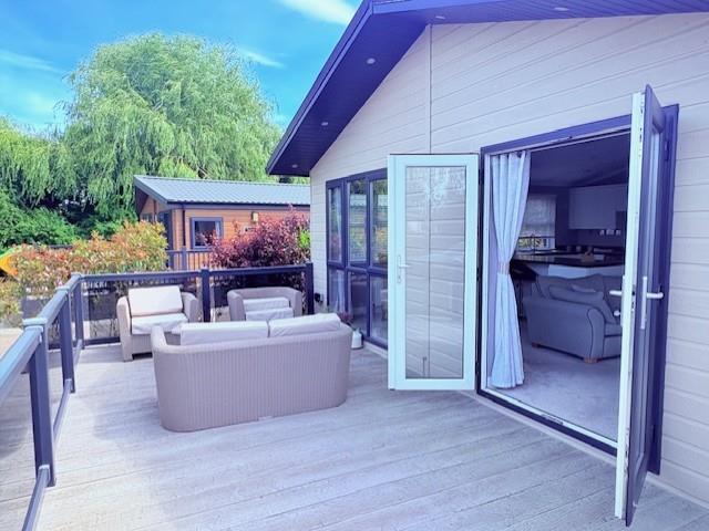 2 bedroom lodge for sale