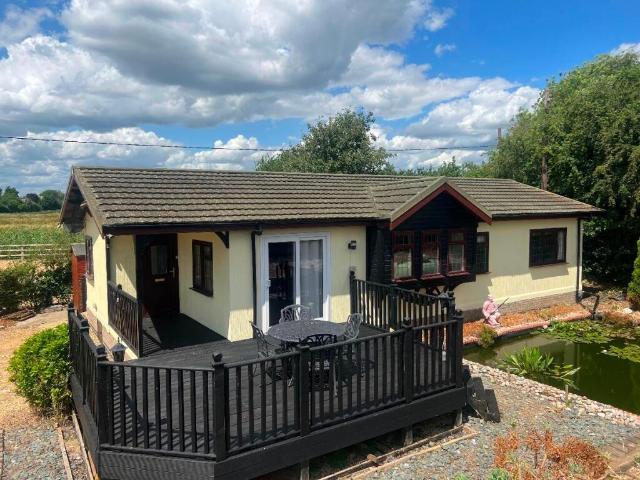 2 bedroom lodge for sale