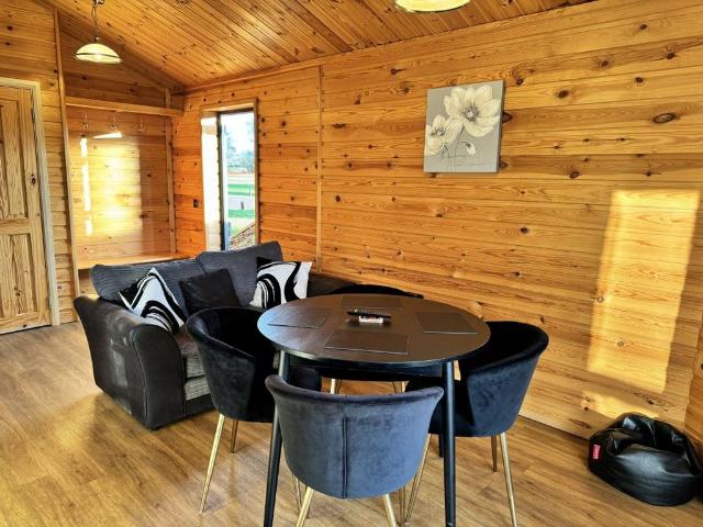 2 bedroom lodge for sale