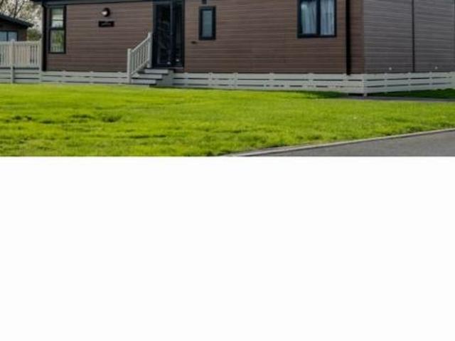2 bedroom lodge for sale