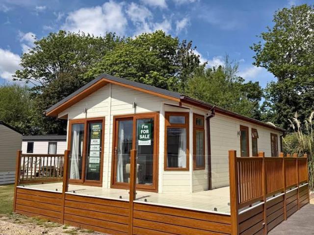 2 bedroom lodge for sale