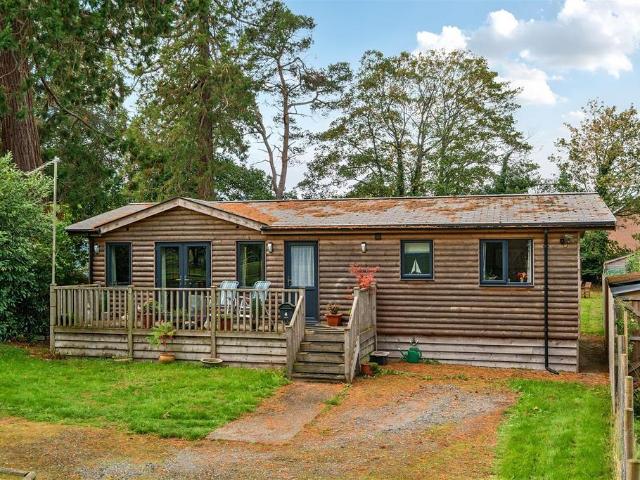 2 bedroom lodge for sale