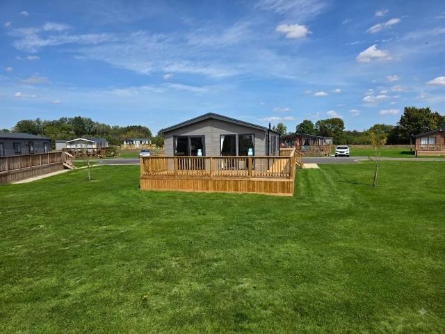 2 bedroom lodge for sale