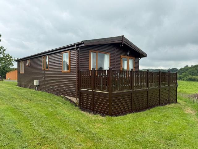 2 bedroom lodge for sale