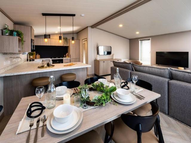 2 bedroom lodge for sale