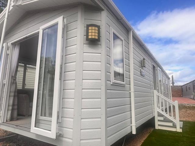 2 bedroom lodge for sale