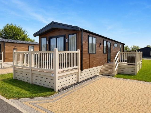 2 bedroom lodge for sale