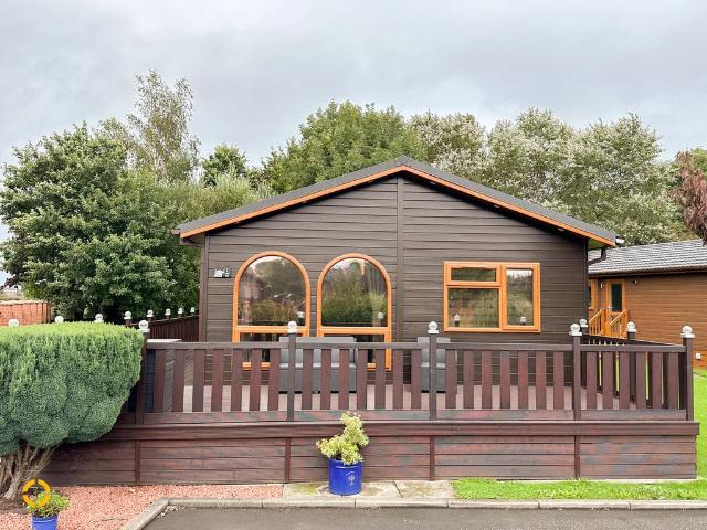 2 bedroom lodge for sale