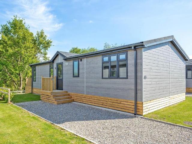 2 bedroom lodge for sale