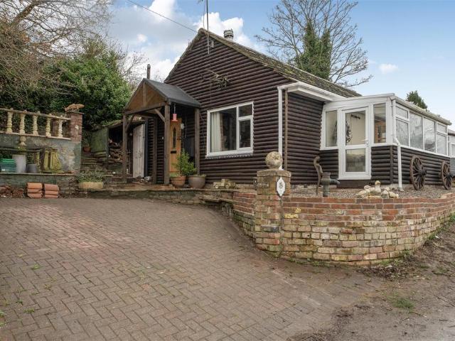2 bedroom lodge for sale