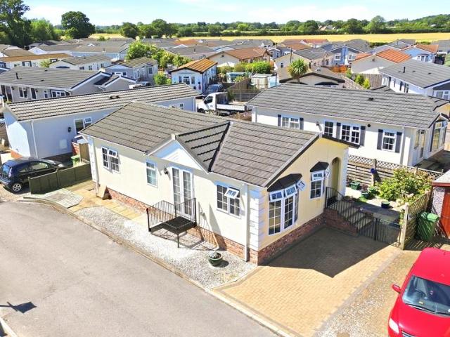 2 bedroom lodge for sale