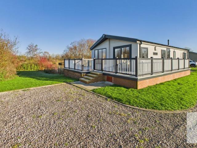 2 bedroom lodge for sale