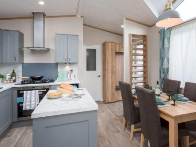 2 bedroom lodge for sale
