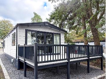 2 bedroom lodge for sale