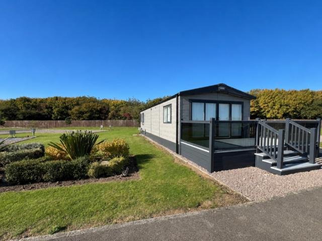 2 bedroom lodge for sale