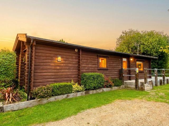 2 bedroom lodge for sale
