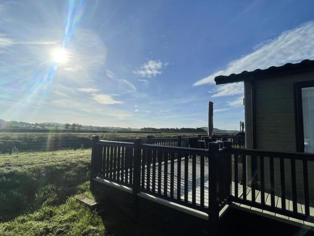 2 bedroom lodge for sale