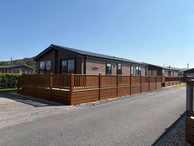 2 bedroom lodge for sale