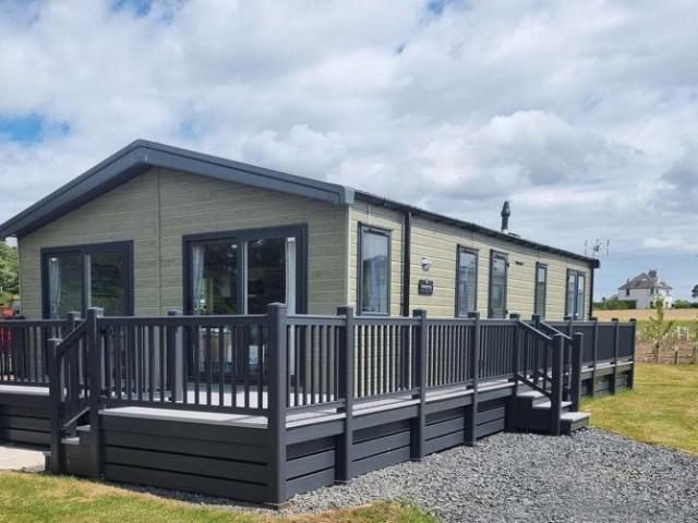 2 bedroom lodge for sale