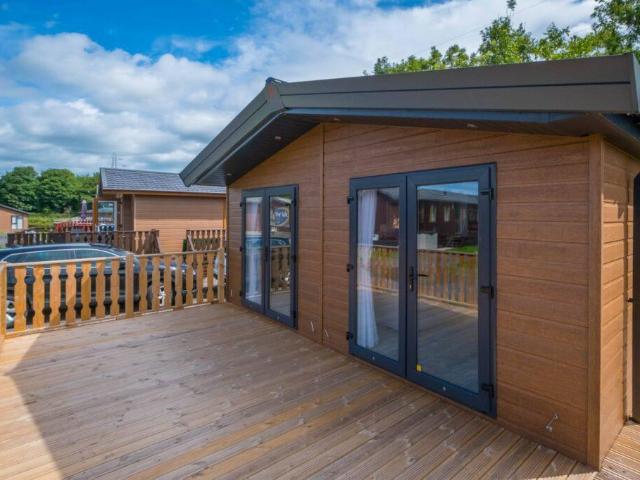 2 bedroom lodge for sale