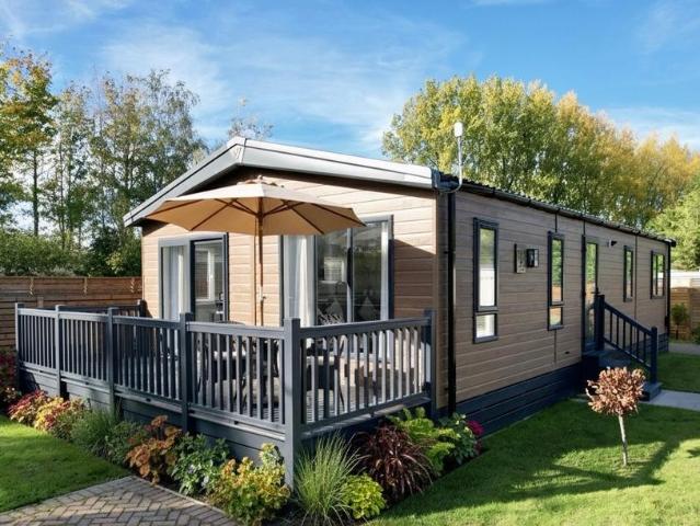 2 bedroom lodge for sale