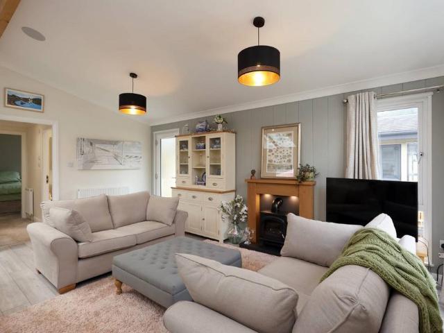 2 bedroom lodge for sale