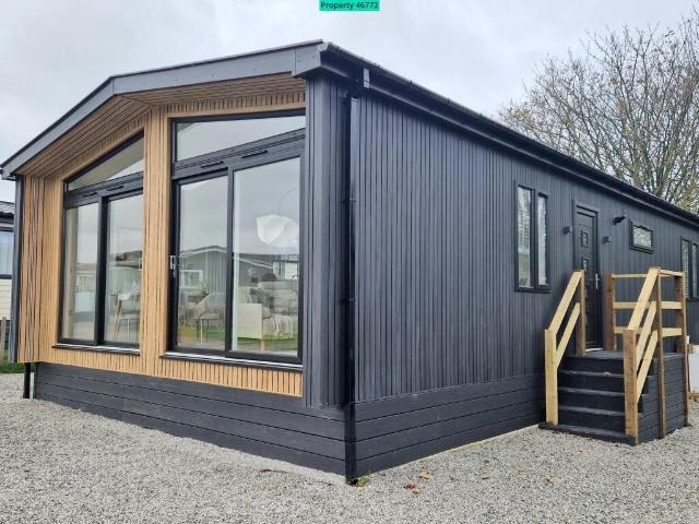 2 bedroom lodge for sale