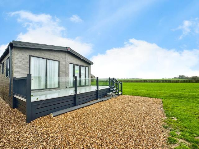 2 bedroom lodge for sale