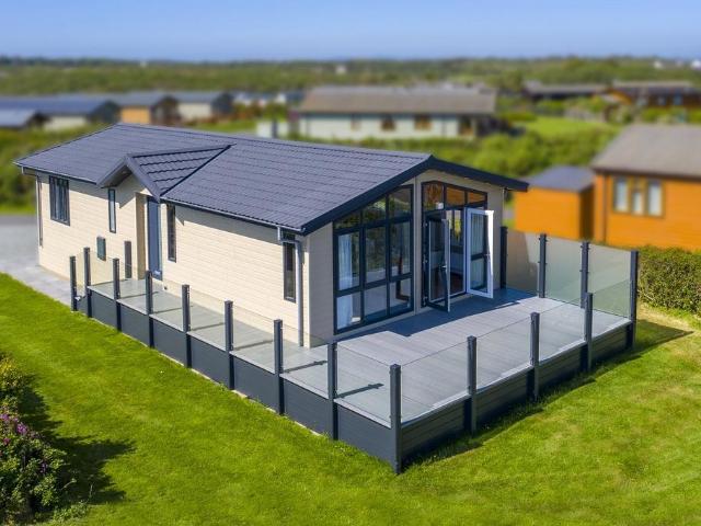 2 bedroom lodge for sale