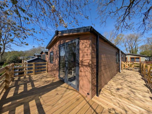 2 bedroom lodge for sale