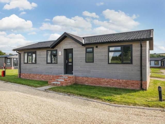 2 bedroom lodge for sale