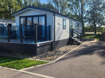 2 bedroom lodge for sale