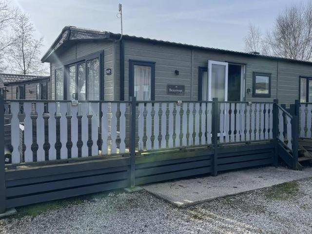 2 bedroom lodge for sale