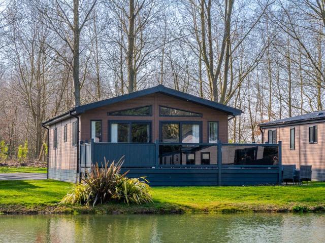 2 bedroom lodge for sale