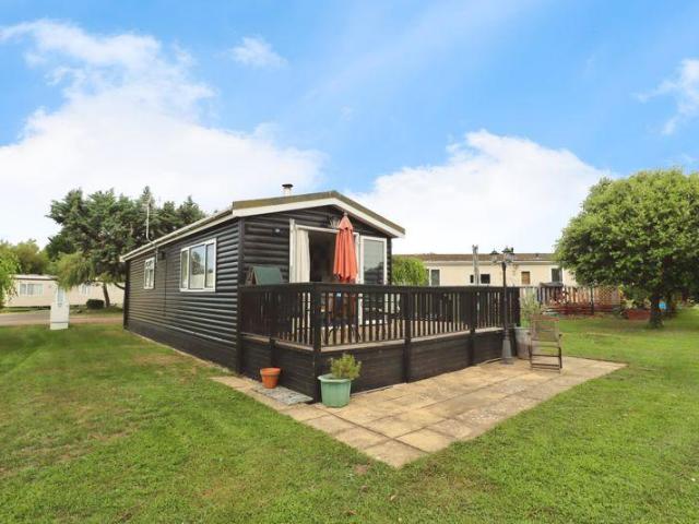 2 bedroom lodge for sale