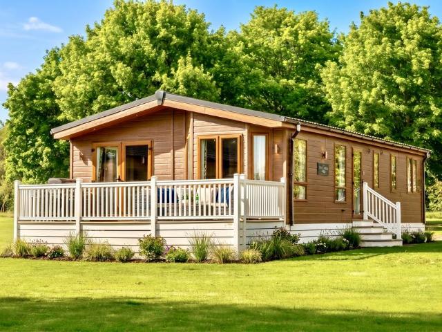 2 bedroom lodge for sale