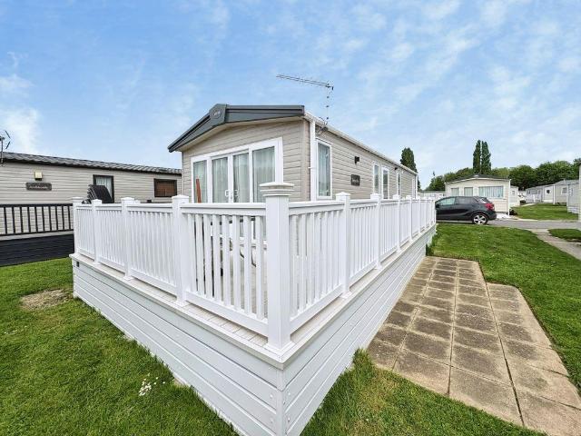 2 bedroom lodge for sale