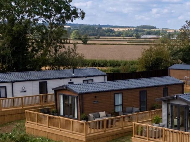 2 bedroom lodge for sale