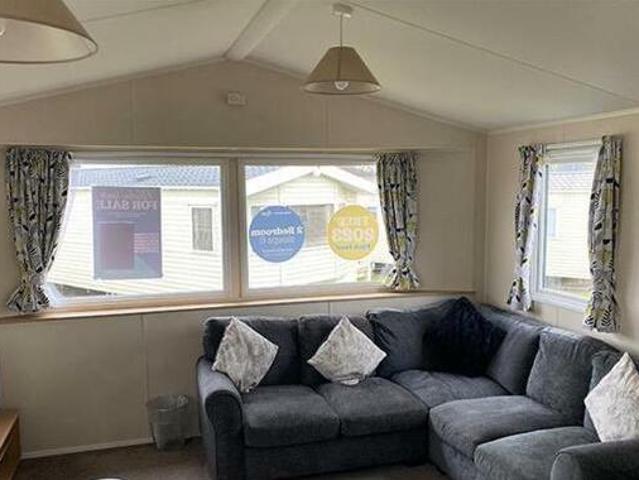 2 Bedroom Lodge For Sale In Humberston, Cleethorpes