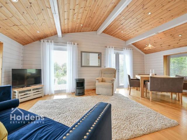 2 bedroom lodge to rent