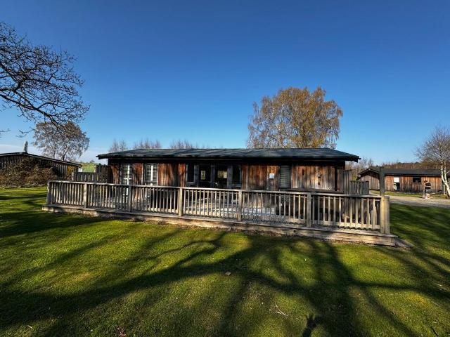2 bedroom log cabin for sale