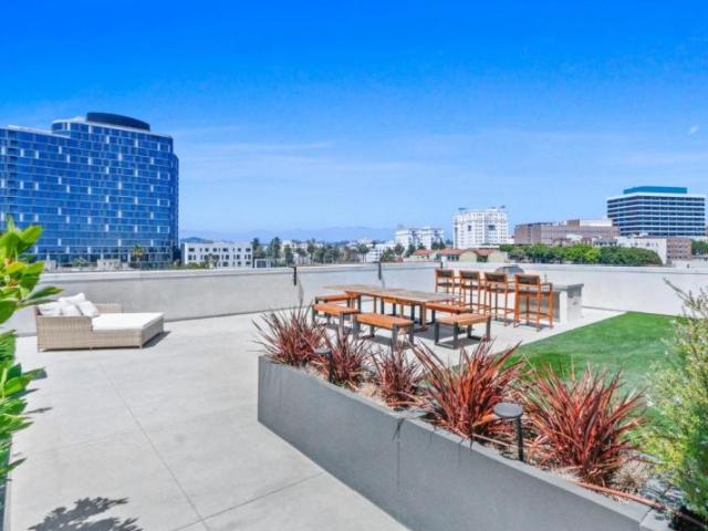 2 bedroom, Los Angeles CA 90005 104202805