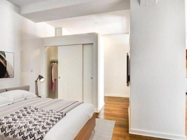 2 bedroom, Los Angeles CA 90014 104996563