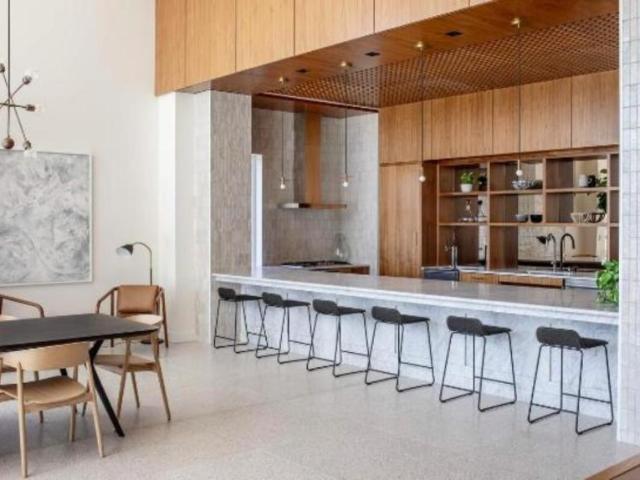 2 bedroom, Los Angeles CA 90016 104999206