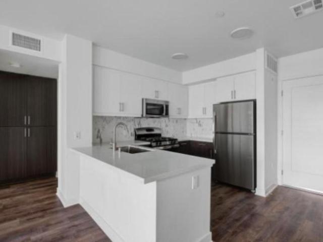 2 bedroom, Los Angeles CA 90027 105342943