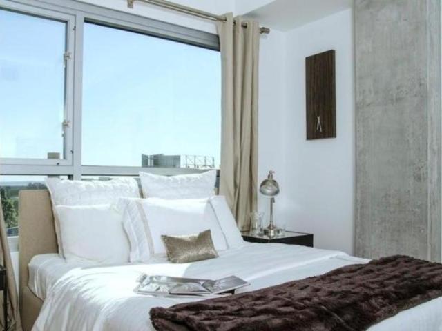 2 bedroom, Los Angeles CA 90028 104996566