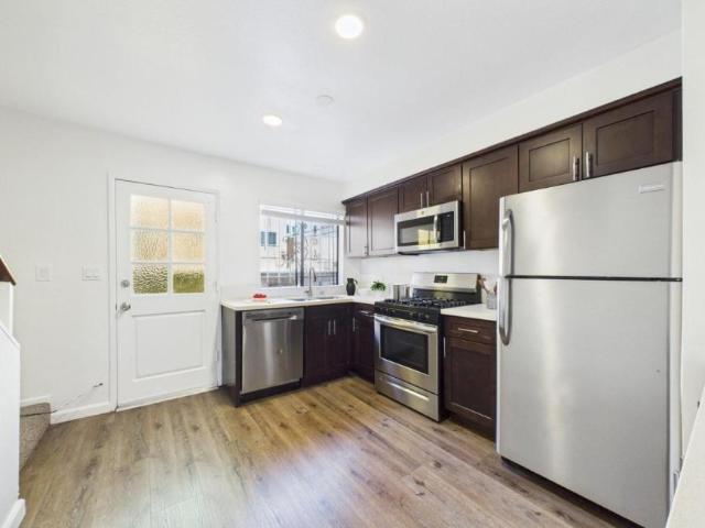 2 bedroom, Los Angeles CA 90034 104927627