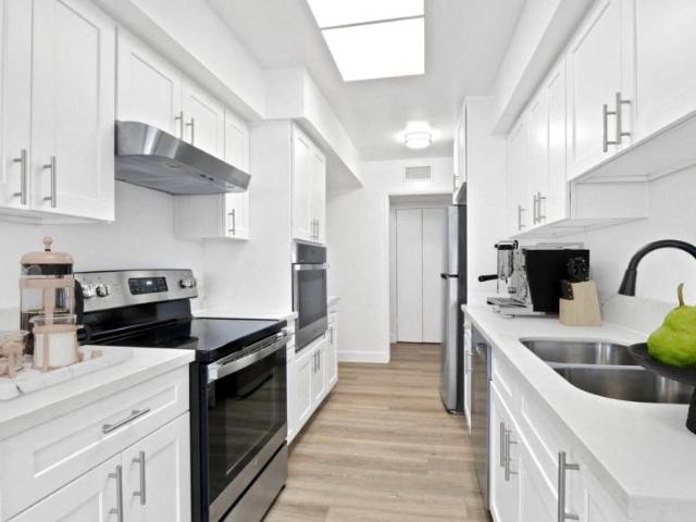 2 bedroom, Los Angeles CA 90035 104085782